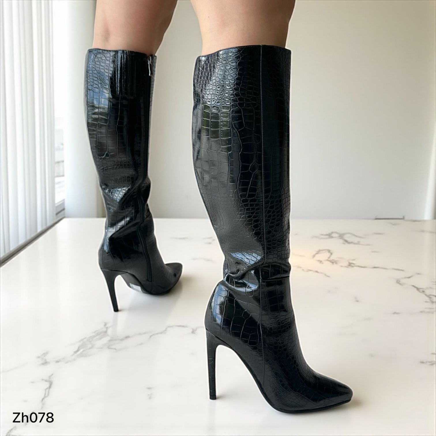 Bota caña alta negro textura tacon puntilla 10cm HX3116-C1137